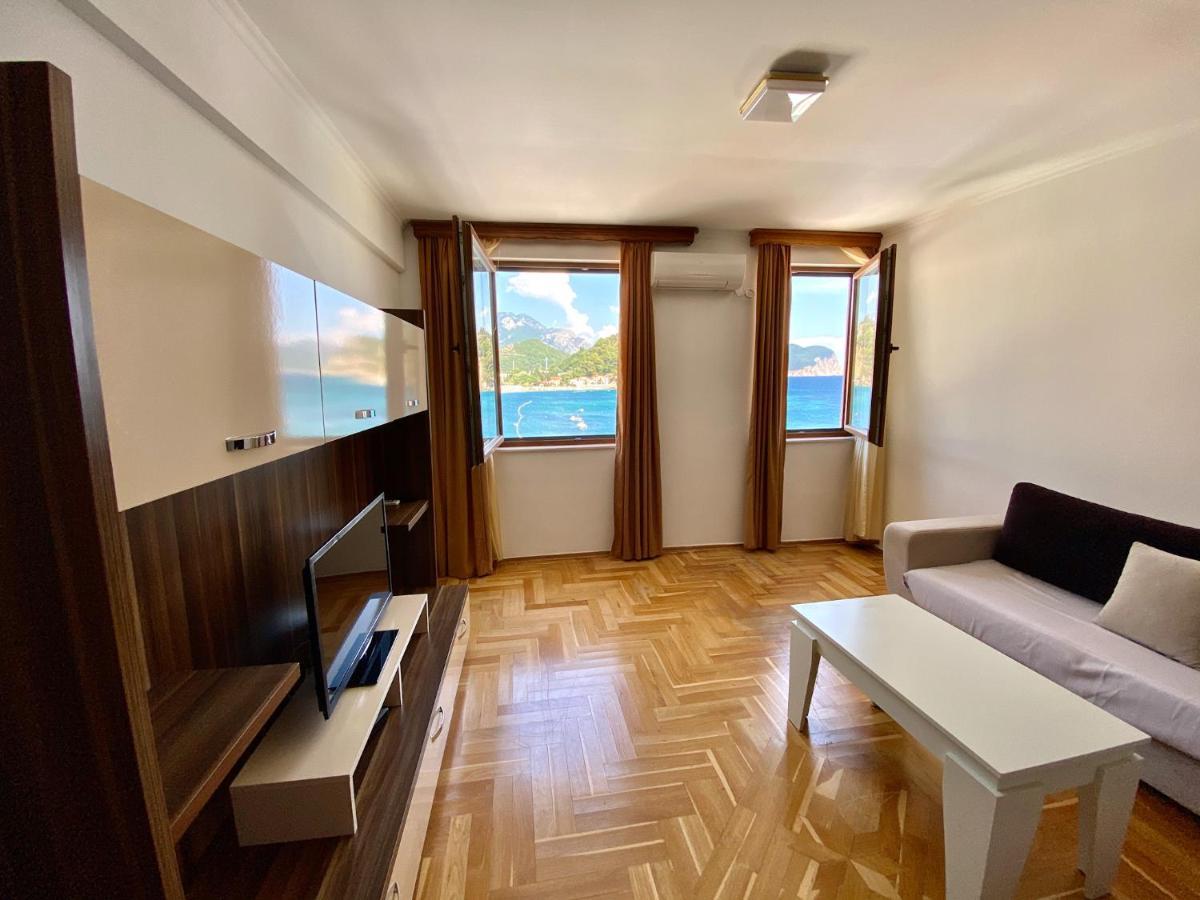 Apartments First Line Petrovac na moru Exterior foto