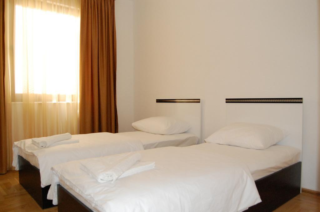 Apartments First Line Petrovac na moru Zimmer foto
