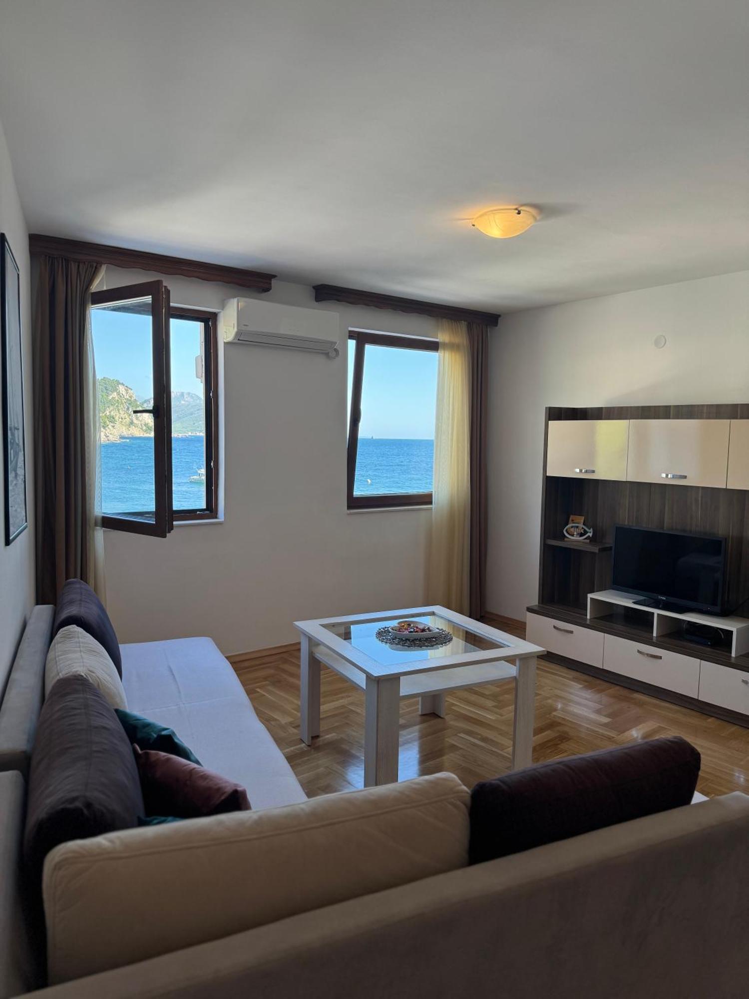 Apartments First Line Petrovac na moru Exterior foto